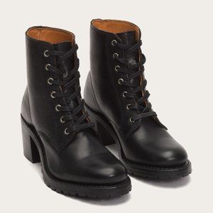 Frye Sabrina lace up boots size 8.5